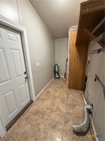 254 Maverick Lane, Marion, TX 78124