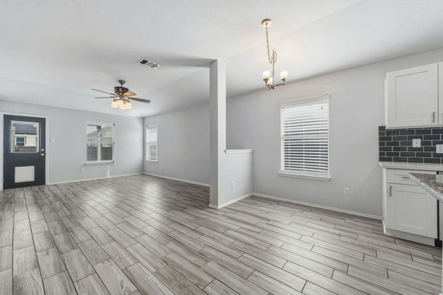 208 Hyltin ST, Hutto, TX 78634