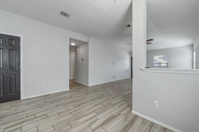 208 Hyltin ST, Hutto, TX 78634