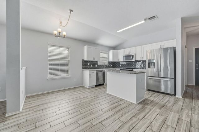 208 Hyltin ST, Hutto, TX 78634