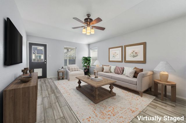 208 Hyltin ST, Hutto, TX 78634