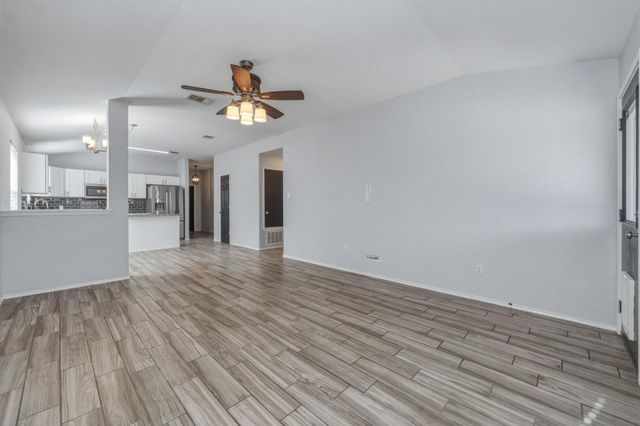 208 Hyltin ST, Hutto, TX 78634