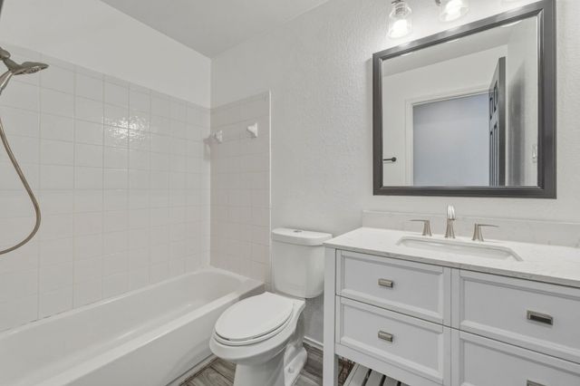 208 Hyltin ST, Hutto, TX 78634