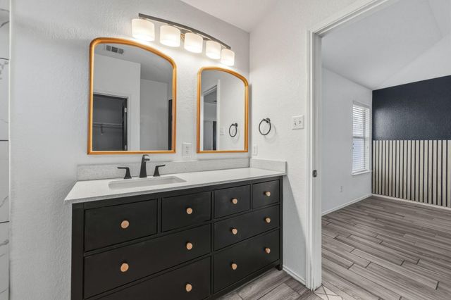 208 Hyltin ST, Hutto, TX 78634