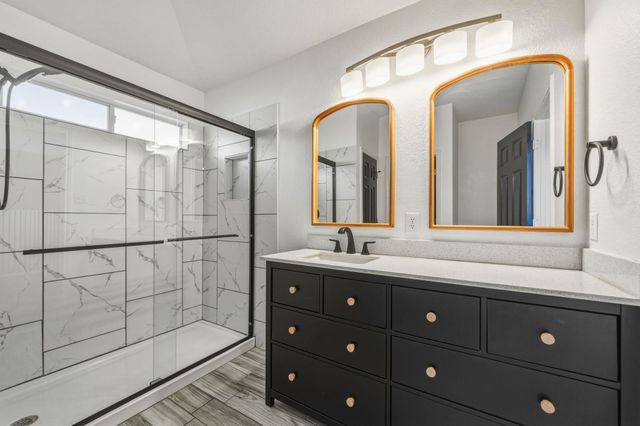 208 Hyltin ST, Hutto, TX 78634