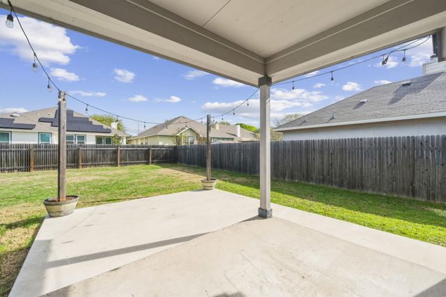 208 Hyltin ST, Hutto, TX 78634