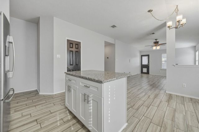 208 Hyltin ST, Hutto, TX 78634