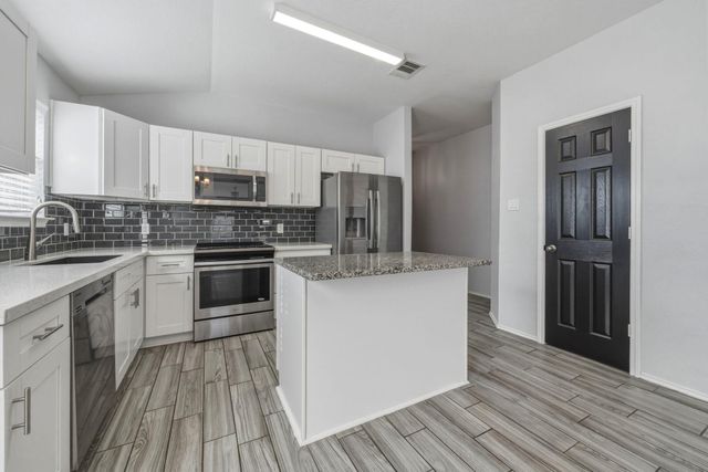 208 Hyltin ST, Hutto, TX 78634