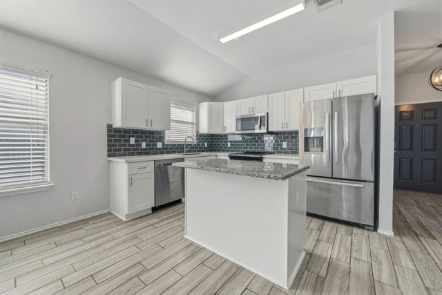 208 Hyltin ST, Hutto, TX 78634