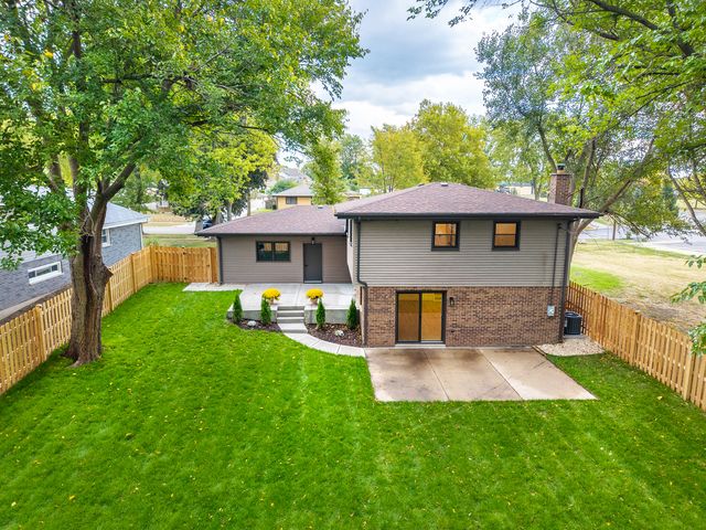 158 S Prairie Avenue, Bloomingdale, IL 60108