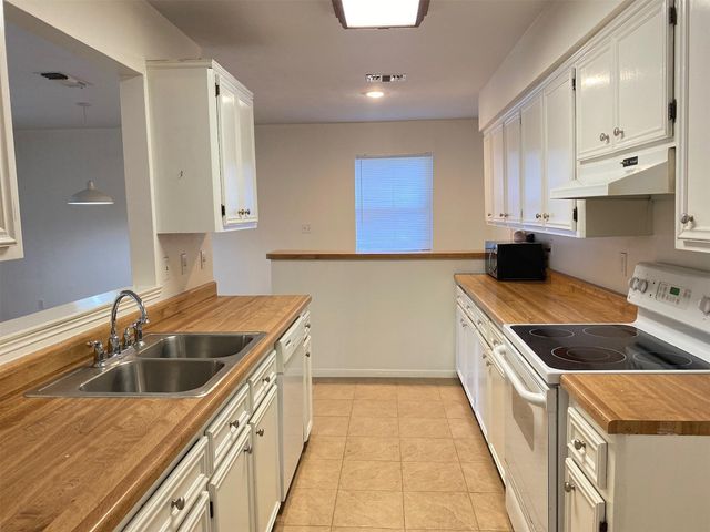 2733 Davis Avenue, Rosenberg, TX 77471