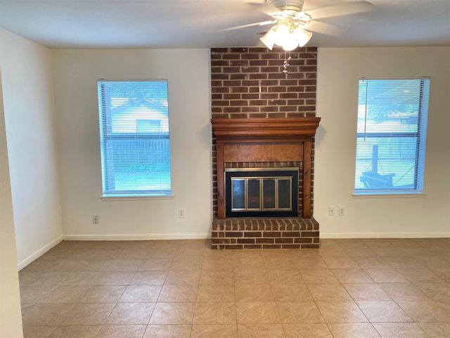 2733 Davis Avenue, Rosenberg, TX 77471