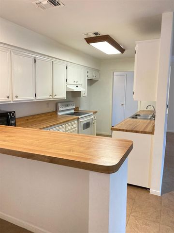 2733 Davis Avenue, Rosenberg, TX 77471