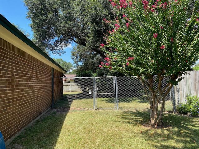 2733 Davis Avenue, Rosenberg, TX 77471