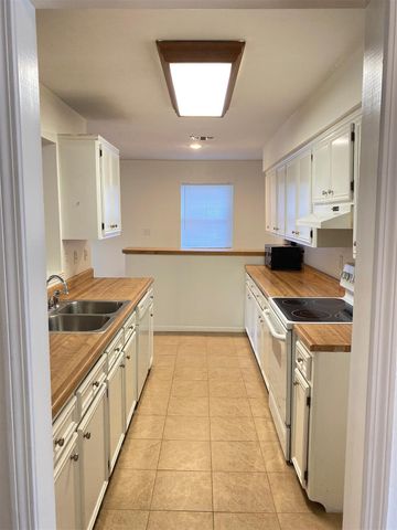 2733 Davis Avenue, Rosenberg, TX 77471