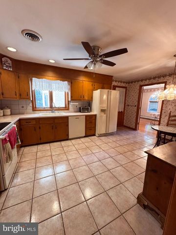 2145 EDGE HILL RD, Huntingdon Valley, PA 19006