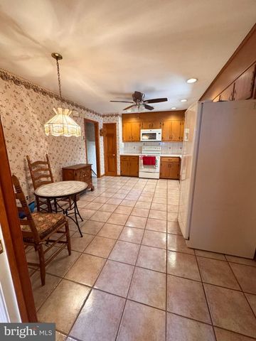 2145 EDGE HILL RD, Huntingdon Valley, PA 19006