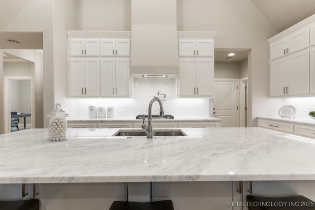 2708 W Van Buren Court, Broken Arrow, OK 74011