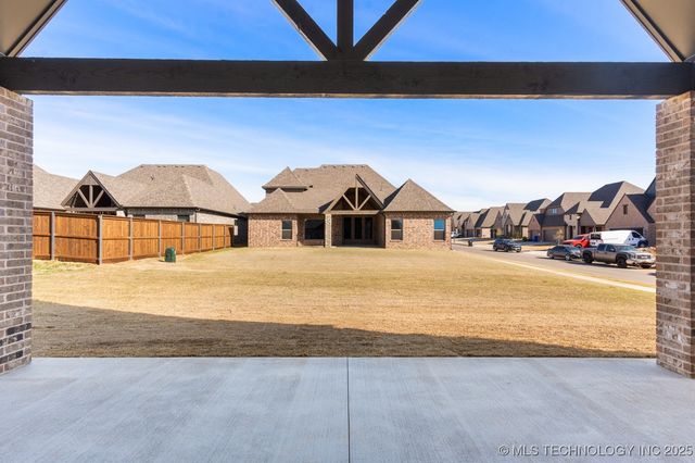 2708 W Van Buren Court, Broken Arrow, OK 74011