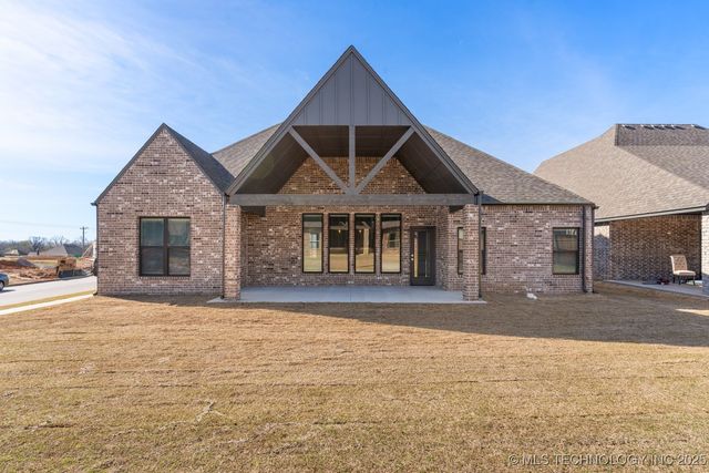 2708 W Van Buren Court, Broken Arrow, OK 74011