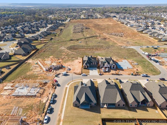 2708 W Van Buren Court, Broken Arrow, OK 74011