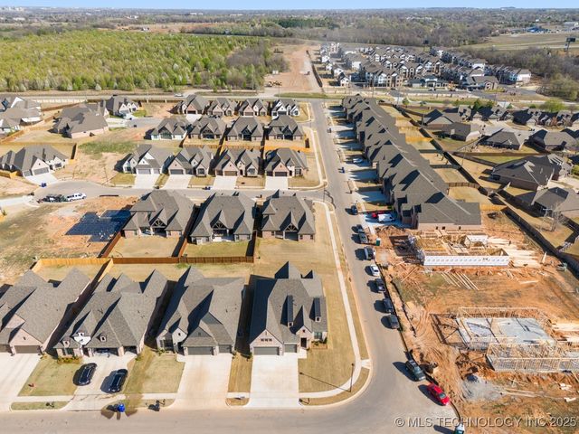 2708 W Van Buren Court, Broken Arrow, OK 74011