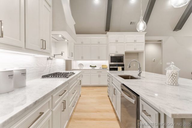 2708 W Van Buren Court, Broken Arrow, OK 74011