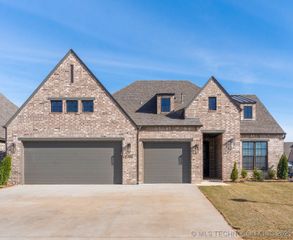 2708 W Van Buren Court, Broken Arrow, OK 74011