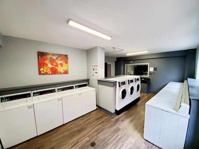 732 W Bittersweet Place 408, Chicago, IL 60613