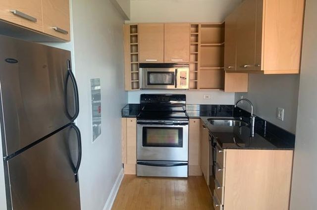 732 W Bittersweet Place 408, Chicago, IL 60613