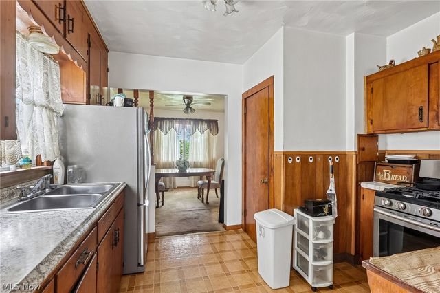 861 5th Avenue, Akron, OH 44306