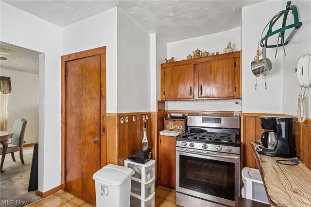 861 5th Avenue, Akron, OH 44306