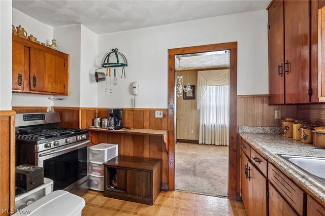 861 5th Avenue, Akron, OH 44306