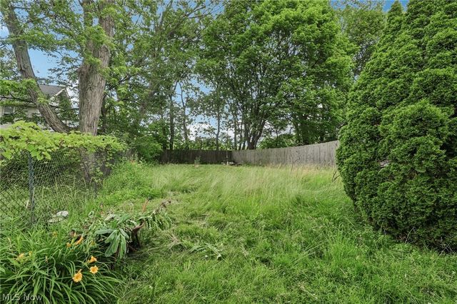 861 5th Avenue, Akron, OH 44306