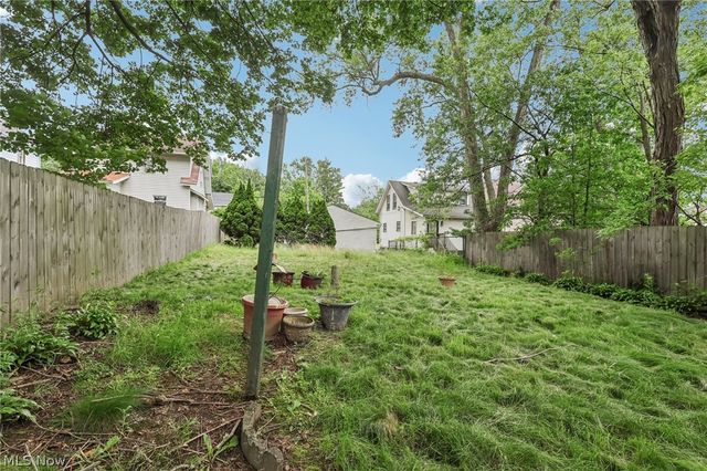 861 5th Avenue, Akron, OH 44306