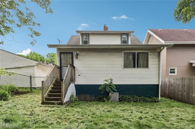 861 5th Avenue, Akron, OH 44306