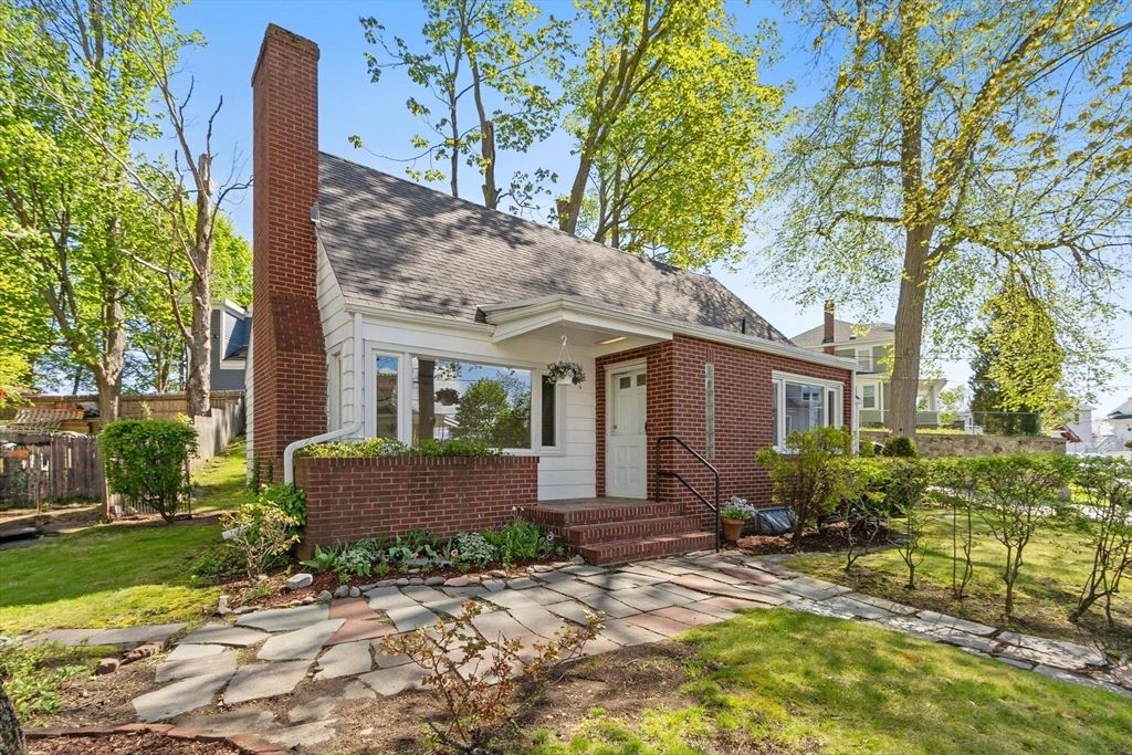 4 Bicknell Terrace, Lawrence, MA 01841