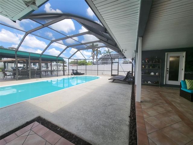 3912 FONTAINEBLEAU DRIVE, Tampa, FL 33634