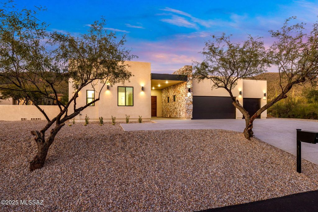 9445 E Sanctuary Place, Tucson, AZ 85749