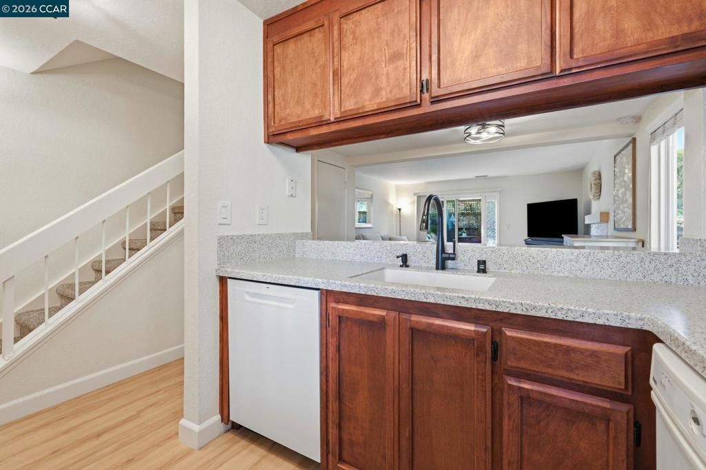 Image 10 of property listing at 701 701 Center Ave, Martinez, CA 94553