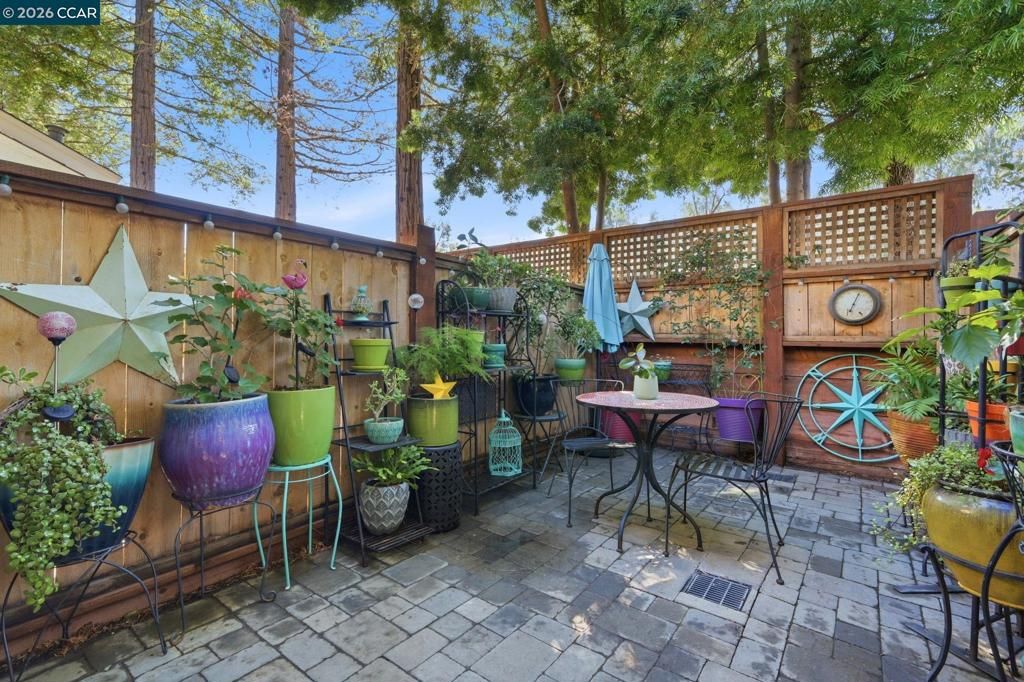 Image 2 of property listing at 701 701 Center Ave, Martinez, CA 94553