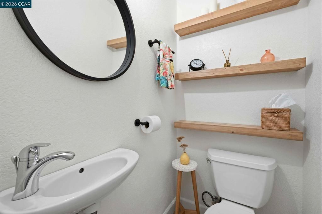 Image 20 of property listing at 701 701 Center Ave, Martinez, CA 94553