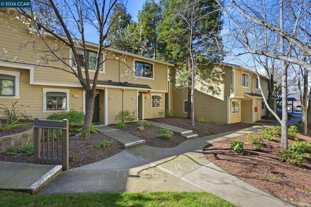 Image 22 of property listing at 701 701 Center Ave, Martinez, CA 94553