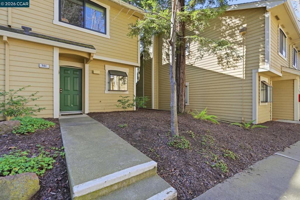 Image 23 of property listing at 701 701 Center Ave, Martinez, CA 94553