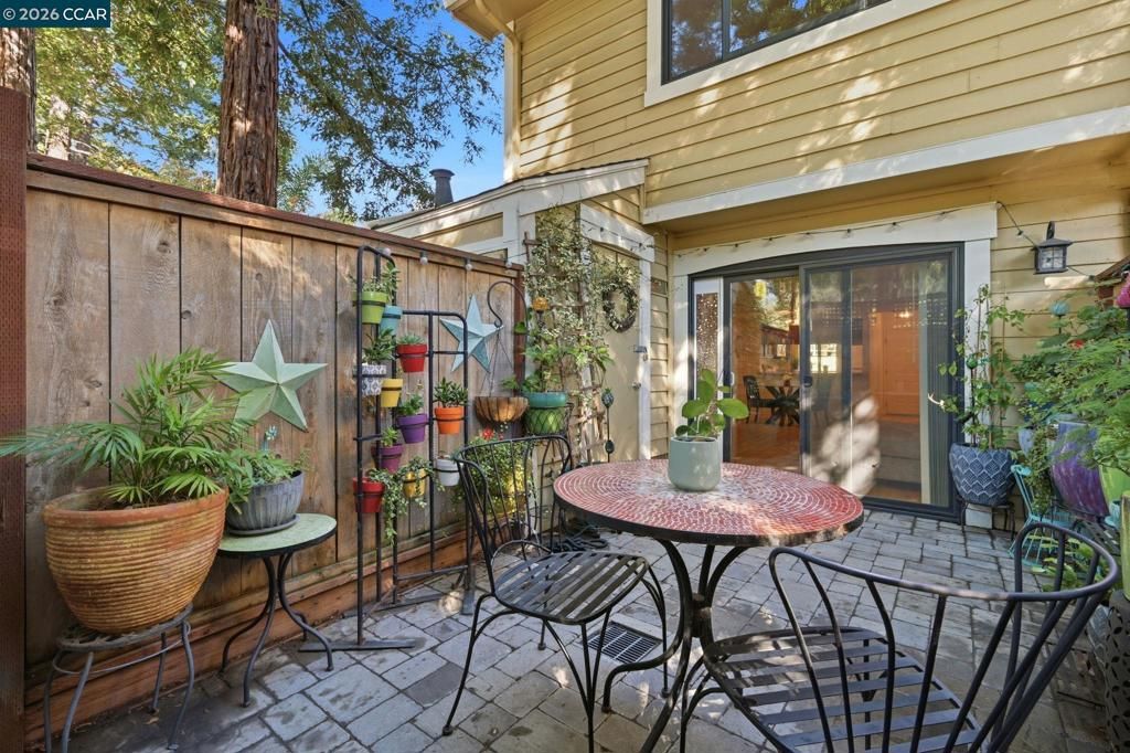 Image 27 of property listing at 701 701 Center Ave, Martinez, CA 94553