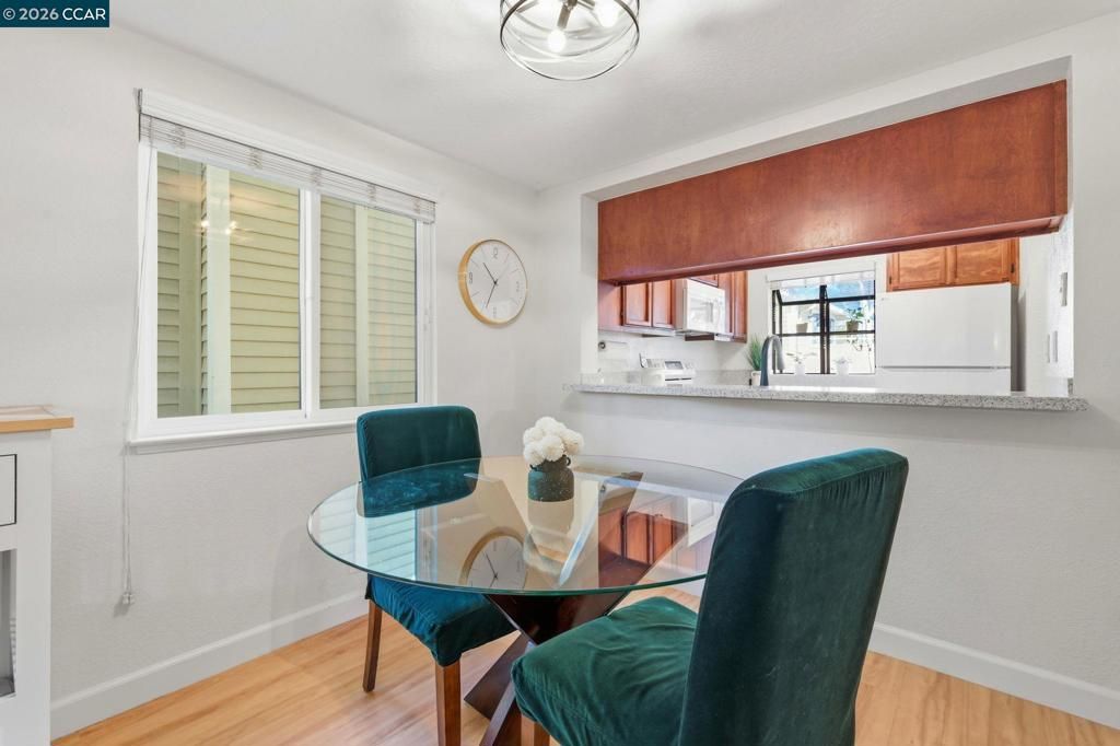 Image 6 of property listing at 701 701 Center Ave, Martinez, CA 94553