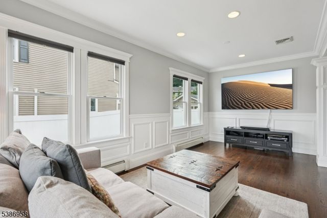 130 Pasadena Pl, Hawthorne Boro, NJ 07506