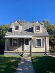 18549 Elkhart Street, Harper Woods, MI 48225
