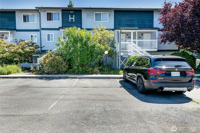 8823 Holly Drive #H207, Everett, WA 98208