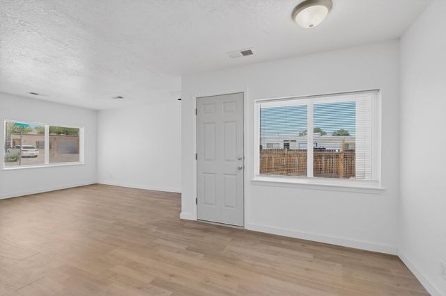 6008 Kilmer Avenue NW, Albuquerque, NM 87120
